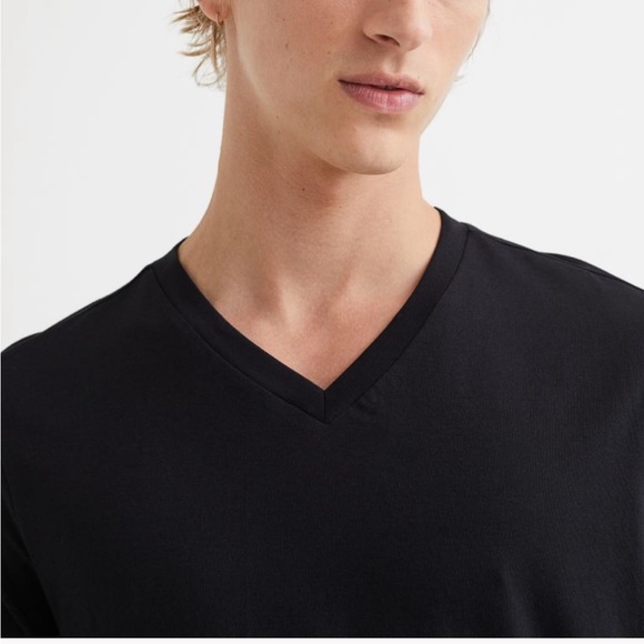 Men’s Regular Fit V Neck T Shirt Black H&M - Picture 2 of 6